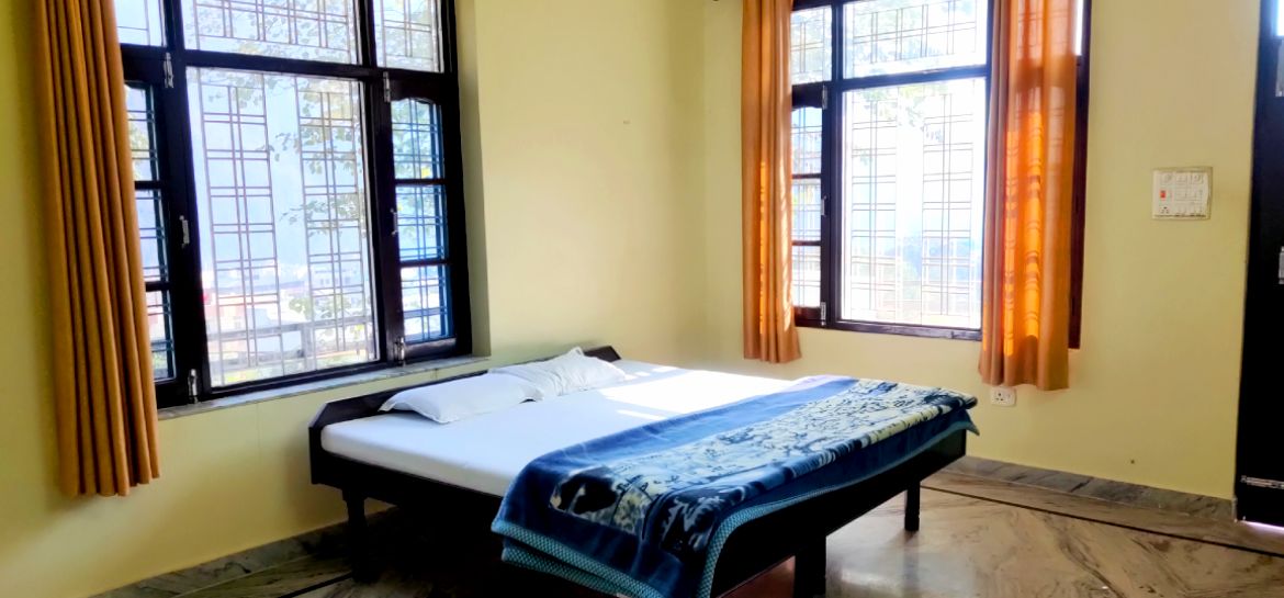 ashram stay in rishikesh